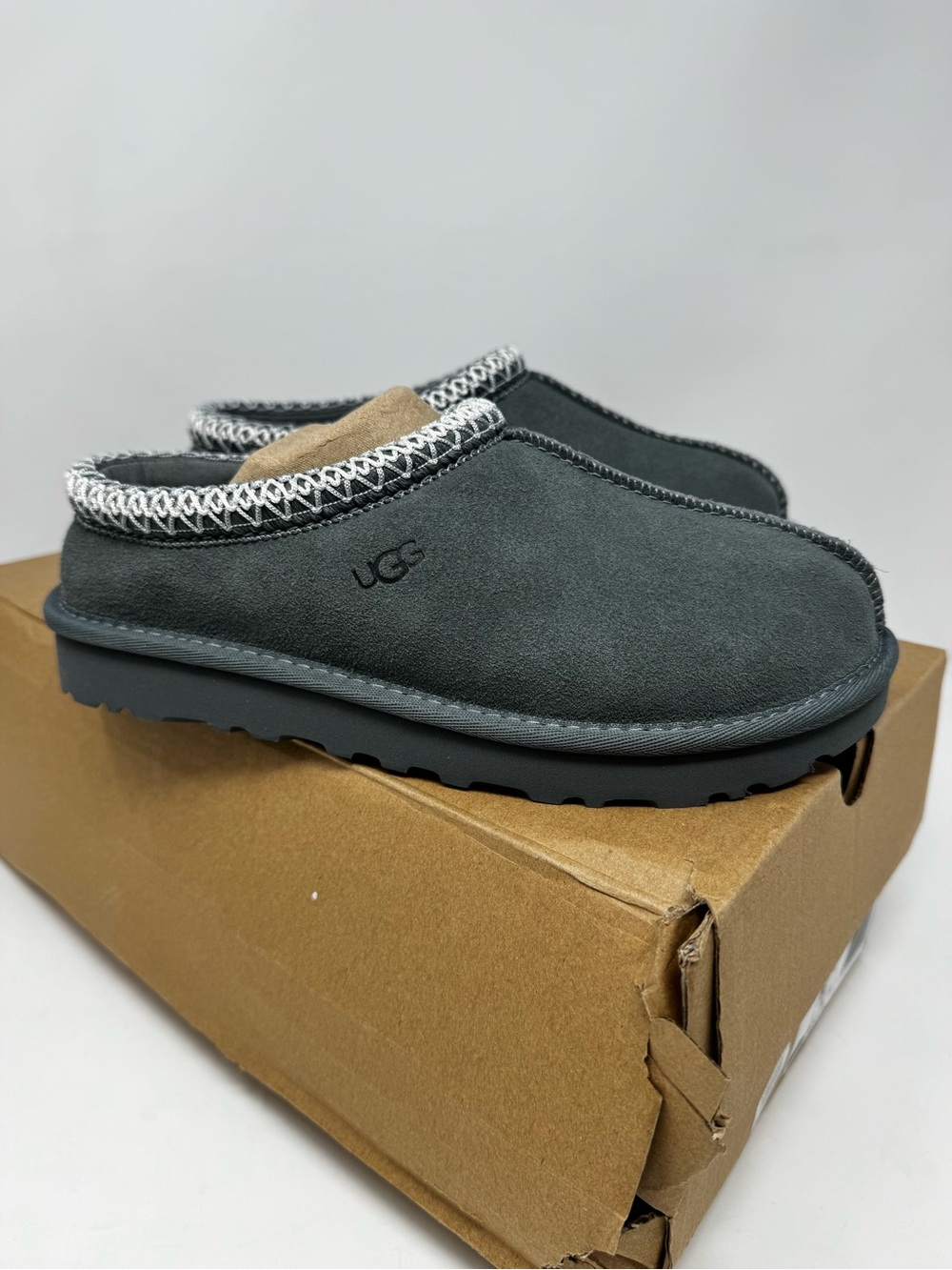 UGG Tasman slippers Rainstorm Women’s Size 8 New With Box